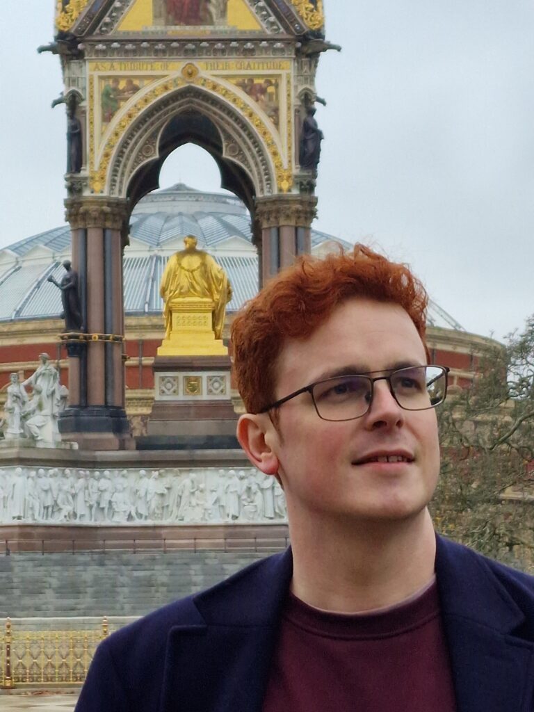 Libran (picture in front of the Albert Memorial in London)